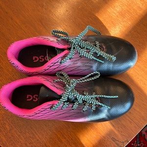 DSG girl’s soccer cleats
